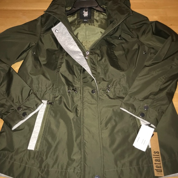 Intl Details Basil Rain Jacket 